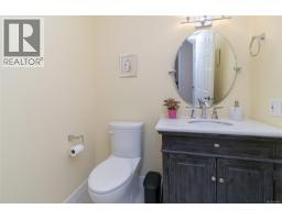 779 Menawood Pl, Saanich, BC V8Y2Z7 Photo 28