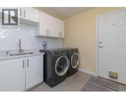 779 Menawood Pl, Saanich, BC V8Y2Z7 Photo 31