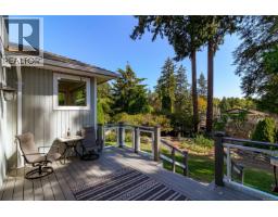 779 Menawood Pl, Saanich, BC V8Y2Z7 Photo 39