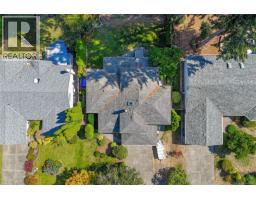 779 Menawood Pl, Saanich, BC V8Y2Z7 Photo 46