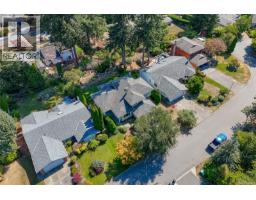 779 Menawood Pl, Saanich, BC V8Y2Z7 Photo 47