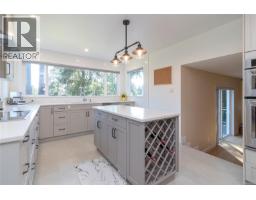 Bathroom - 779 Menawood Pl, Saanich, BC V8Y2Z7 Photo 7