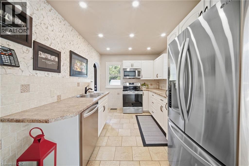 33 THE STRAND Avenue - 12