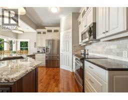 4pc Bathroom - 642 Mountain Drive, Vernon, BC V1H2B7 Photo 8