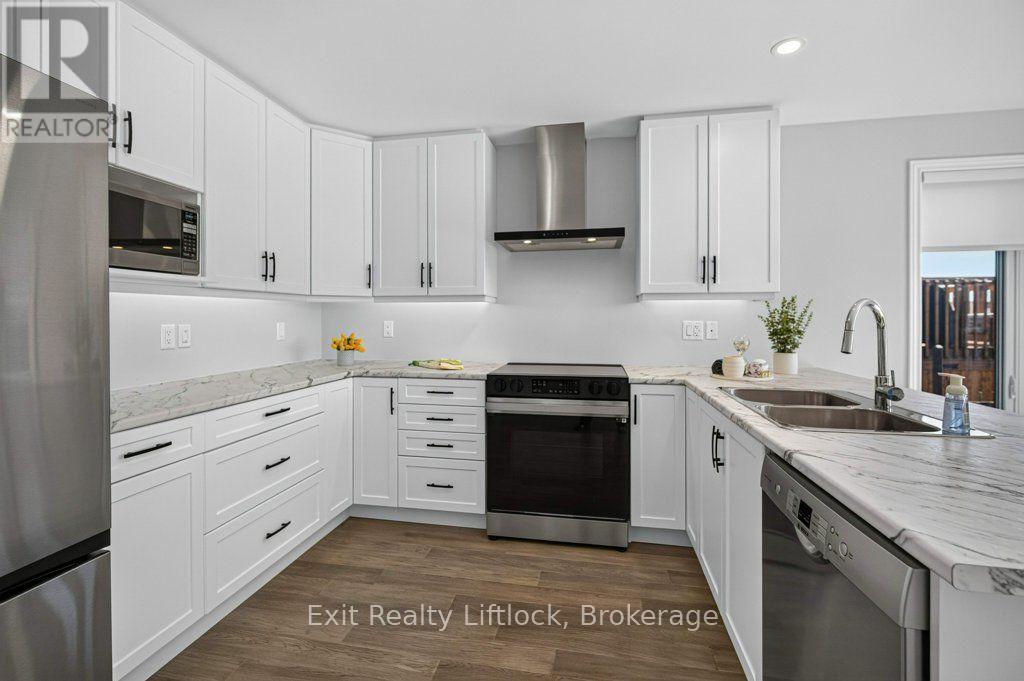 41 MARYANN LANE - 14