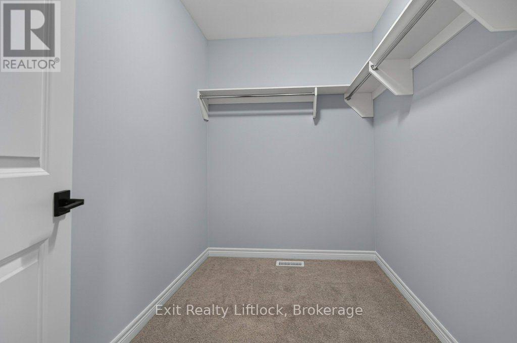 41 MARYANN LANE - 28