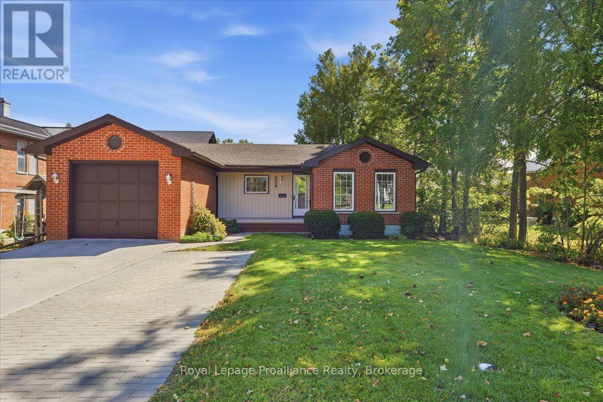 224 DUNDAS STREET W - 1