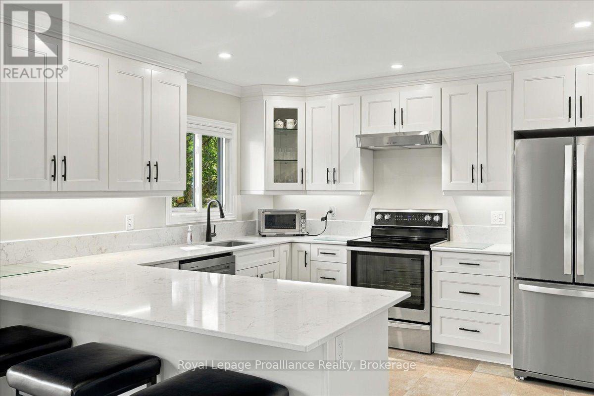 224 DUNDAS STREET W - 14