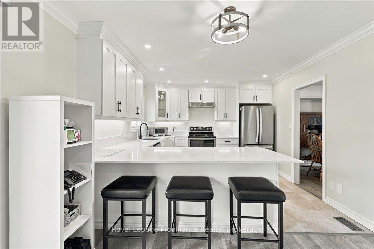 224 DUNDAS STREET W - 15