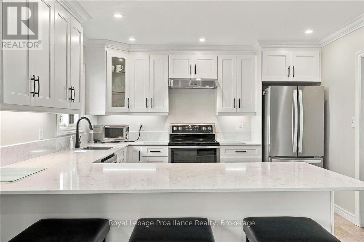 224 DUNDAS STREET W - Image 16