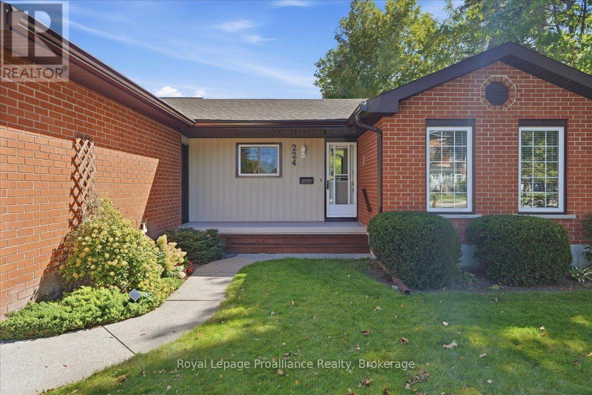 224 Dundas Street West, Greater Napanee (Greater Napanee), Ontario, K7R2A8, Greater Napanee (Greater Napanee), Ontario — photo 2 of 5