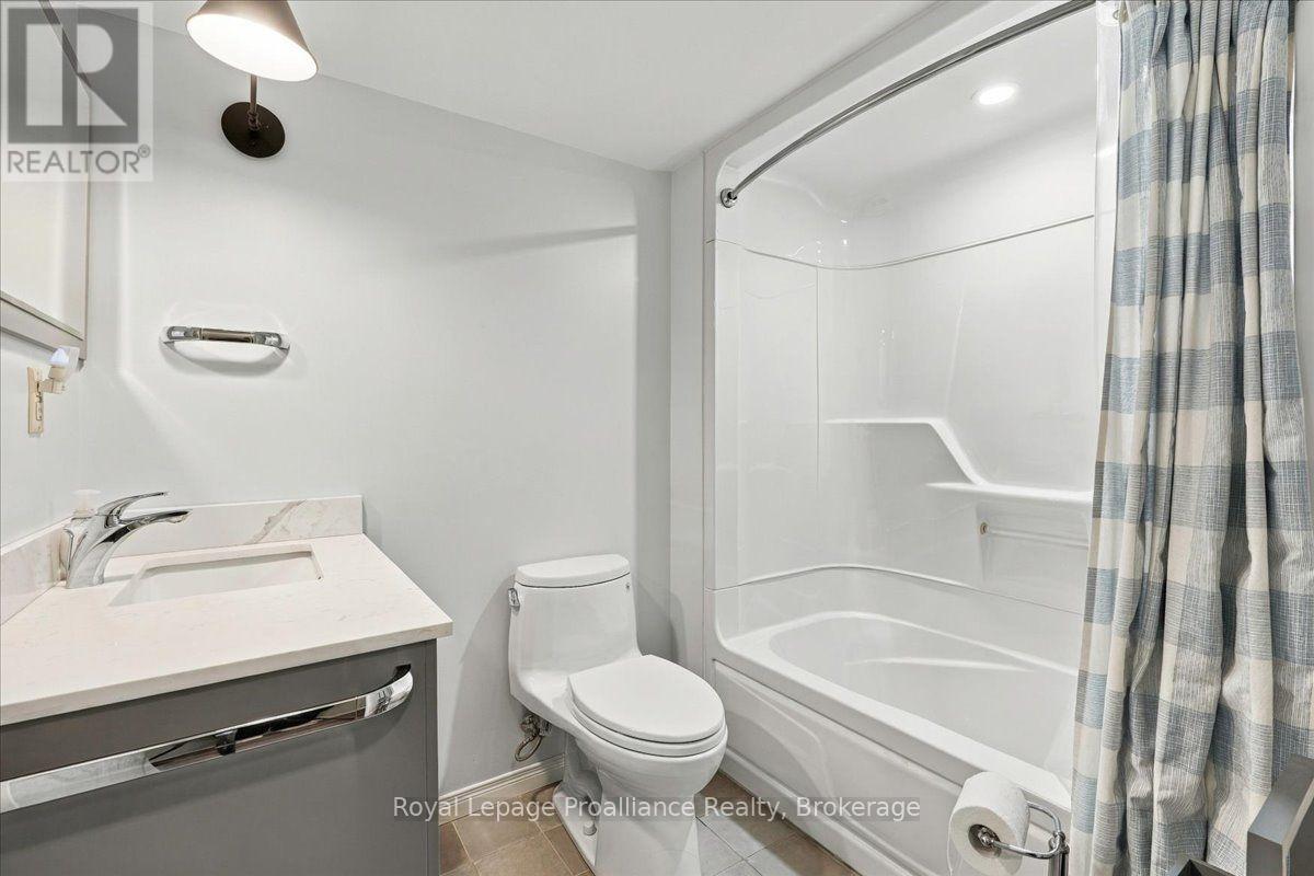 224 DUNDAS STREET W - 21