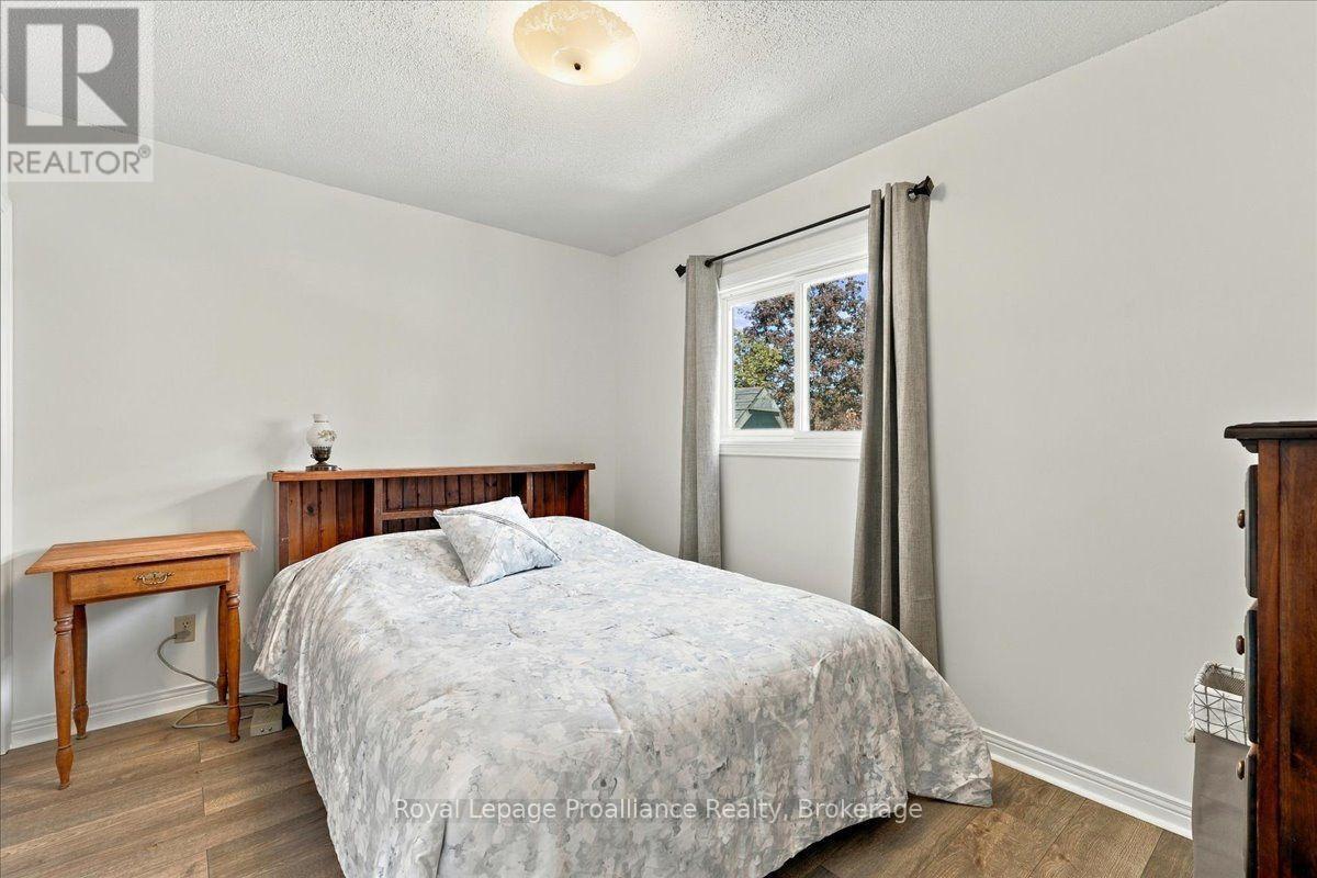 224 DUNDAS STREET W - Image 22