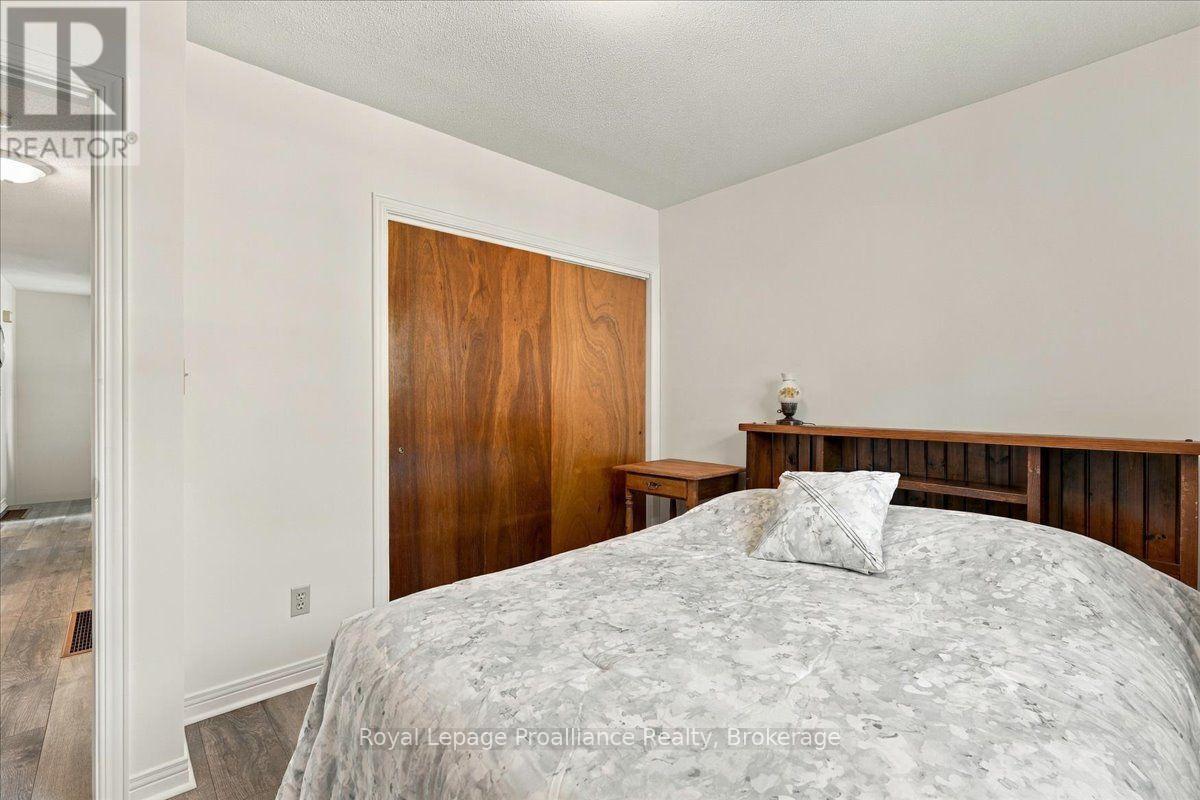 224 DUNDAS STREET W - Image 23