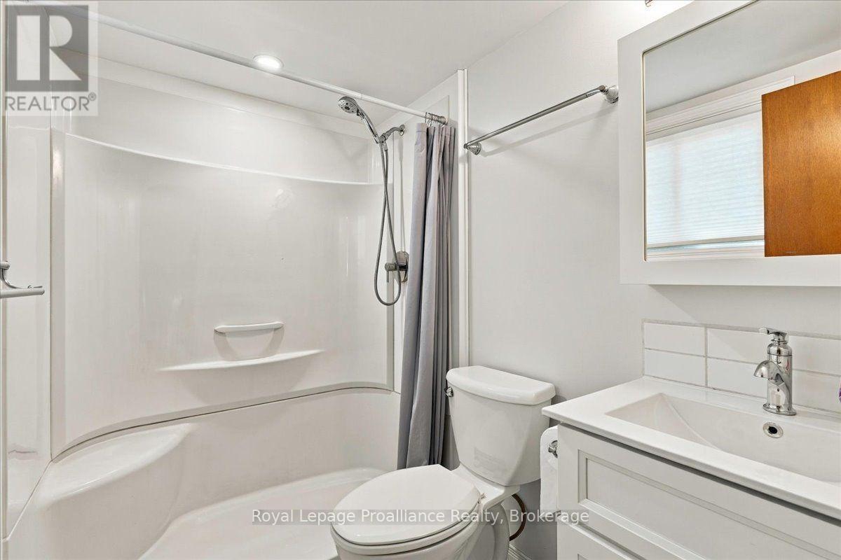 224 DUNDAS STREET W - Image 26