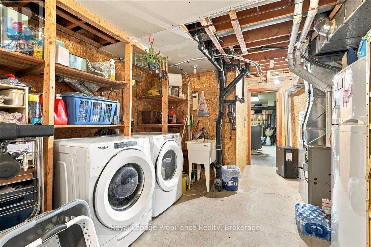 224 DUNDAS STREET W - Image 30