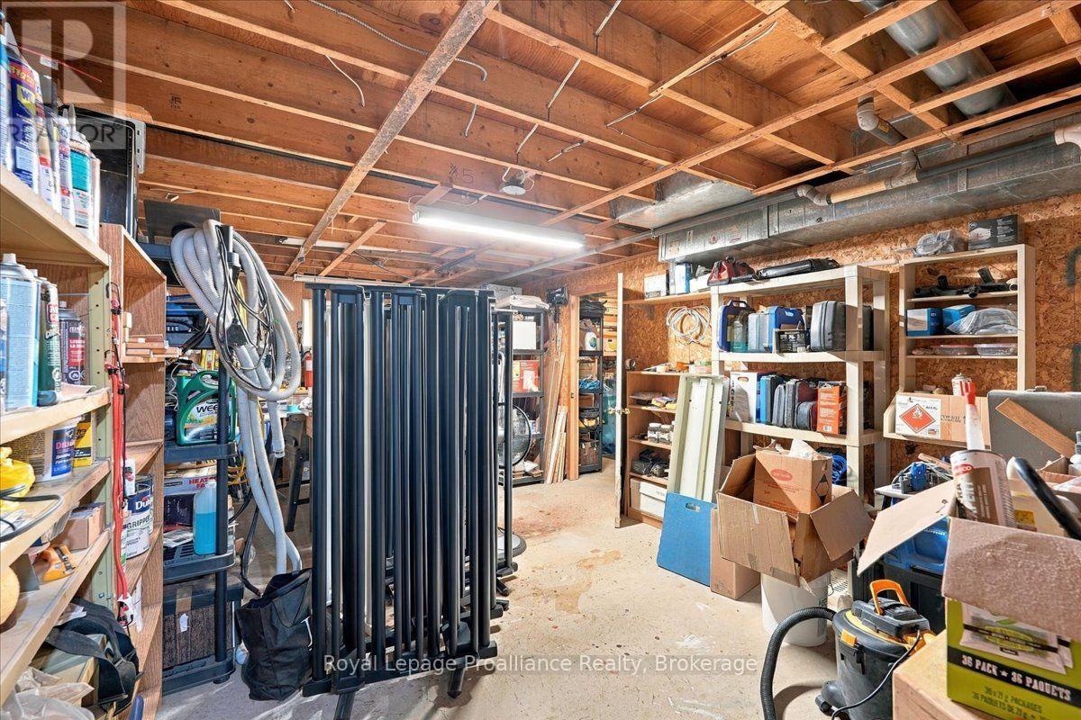 224 DUNDAS STREET W - Image 31
