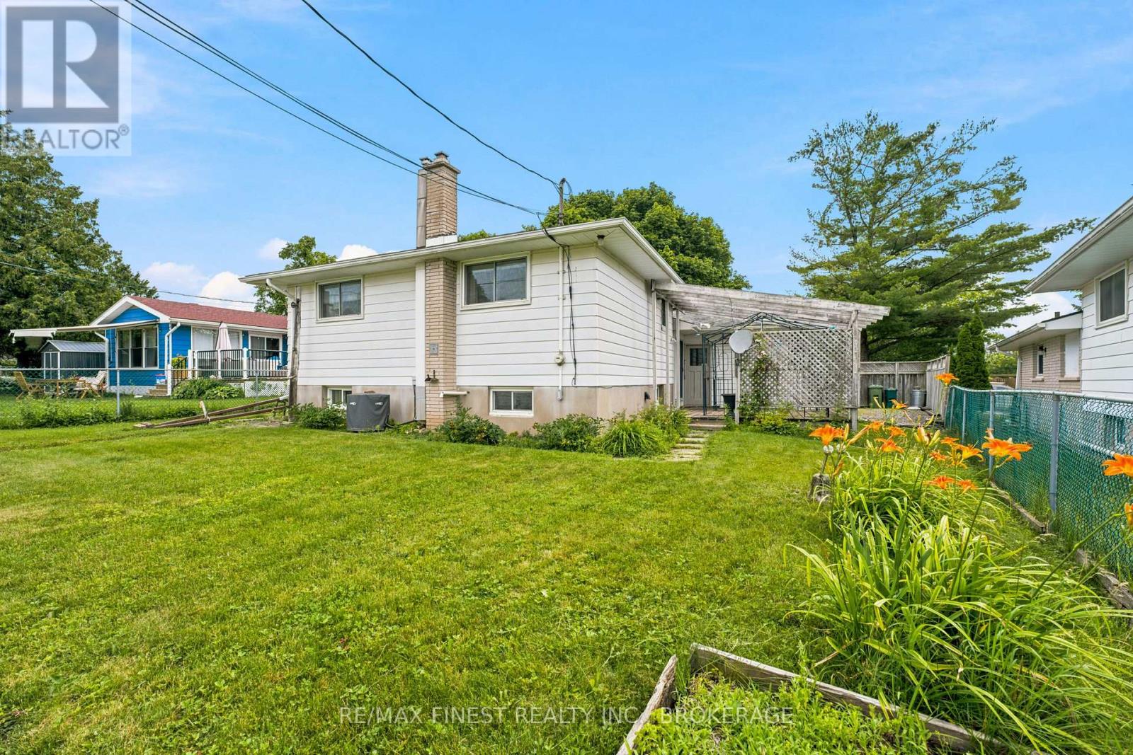 746 LAIDLAW CRESCENT - Image 39