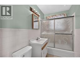 Kitchen - 202 Mckenzie Avenue, Moncton, NB E1C7Z4 Photo 9