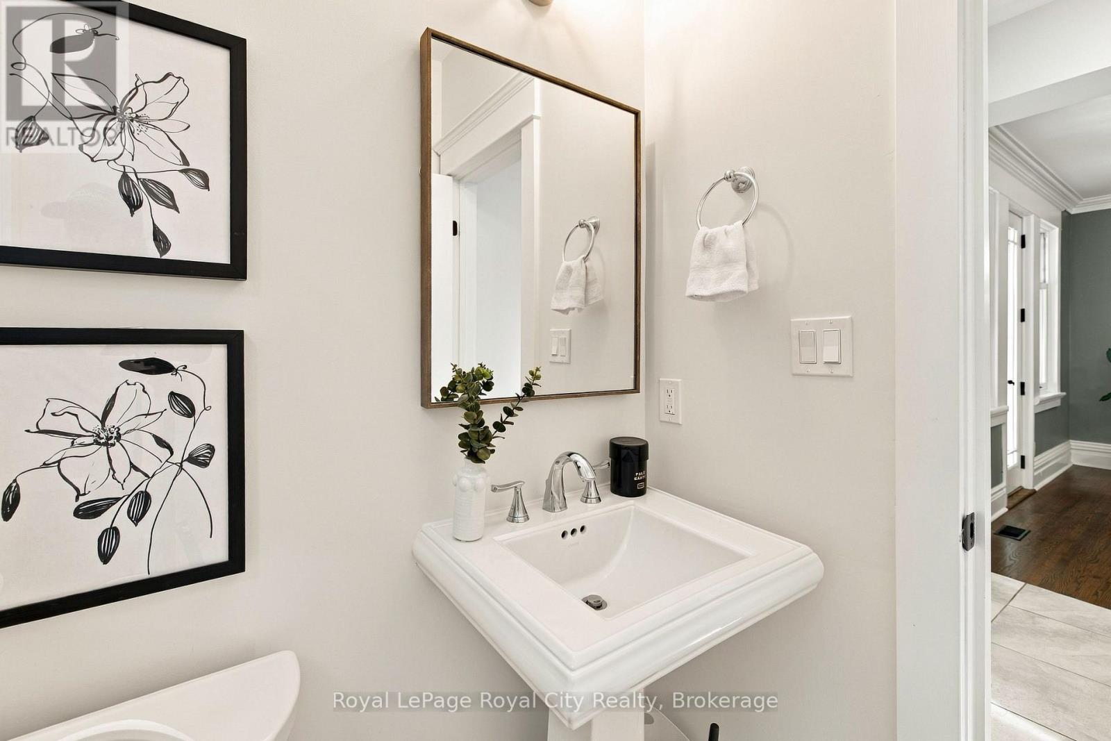 40 LYON AVENUE - Image 17