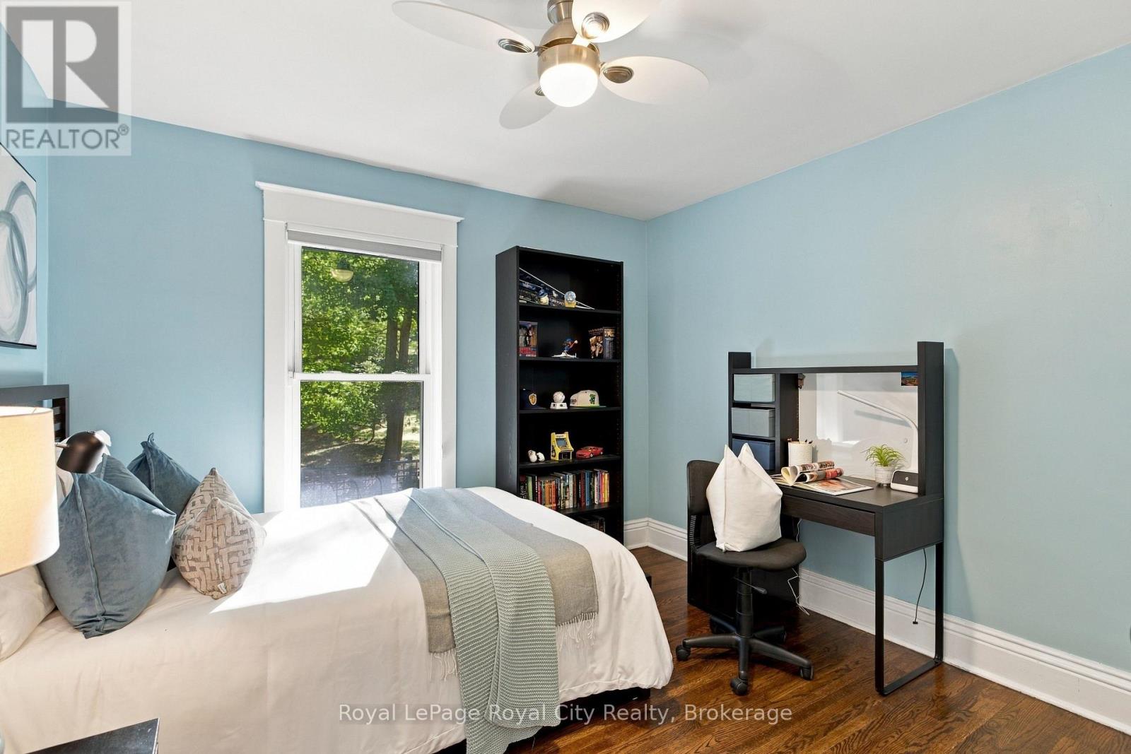 40 LYON AVENUE - Image 31