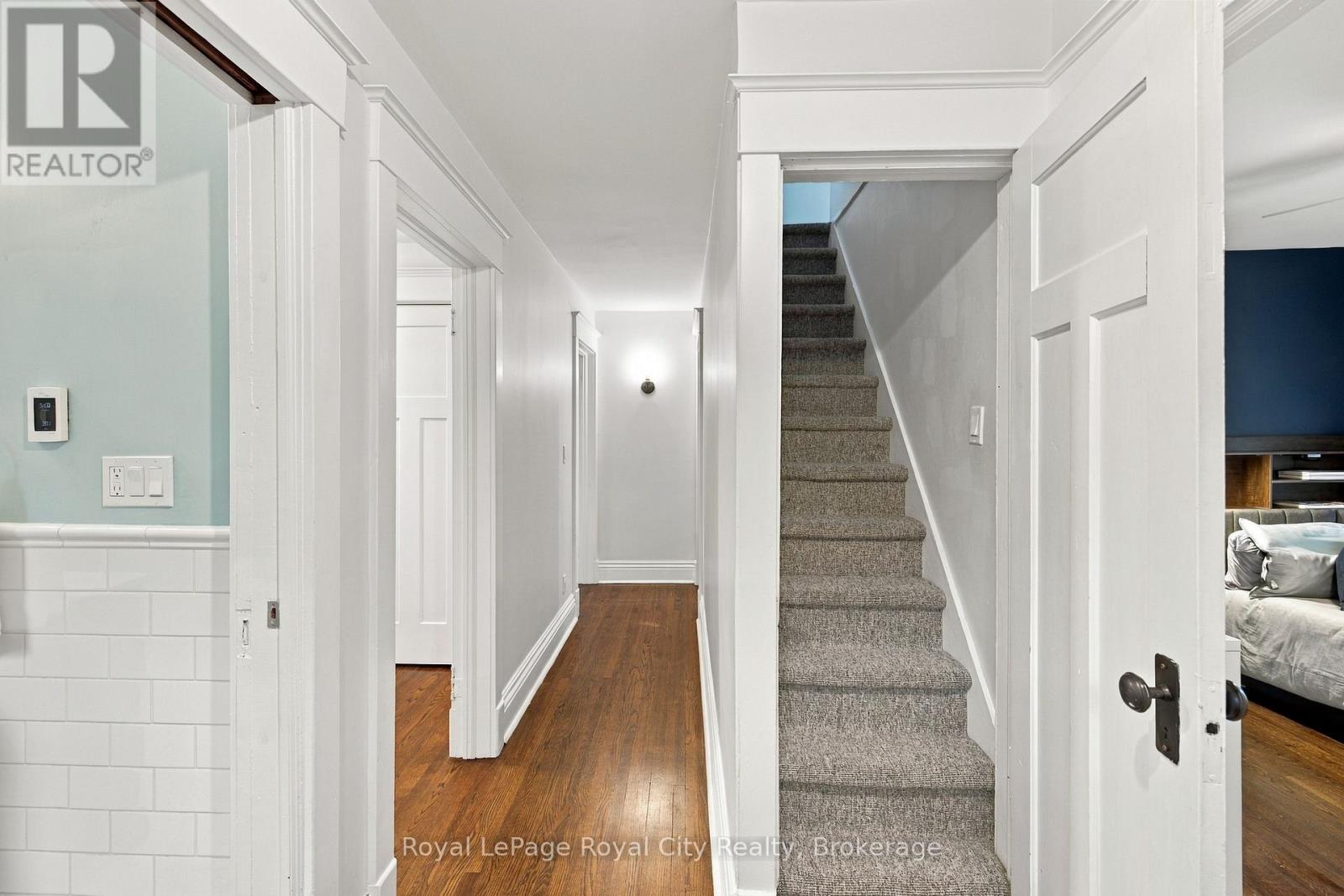 40 LYON AVENUE - Image 32