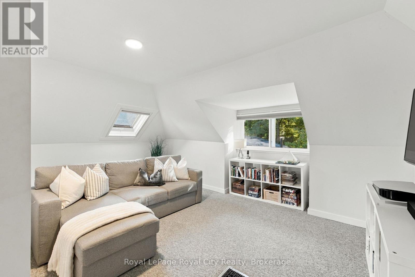 40 LYON AVENUE - Image 33
