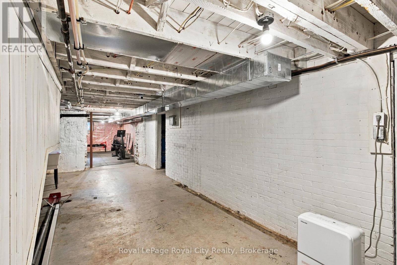 40 LYON AVENUE - Image 36