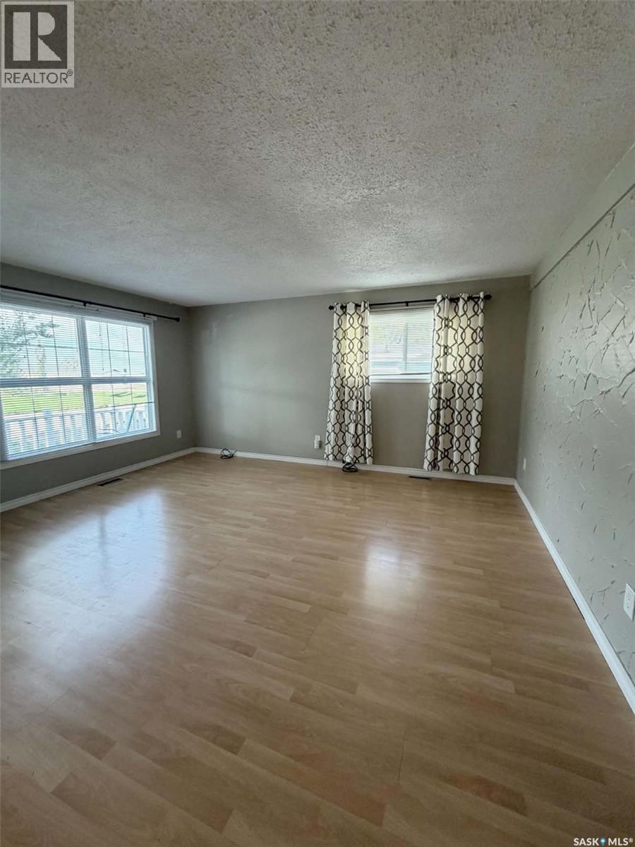 330 Coteau STREET - Image 3