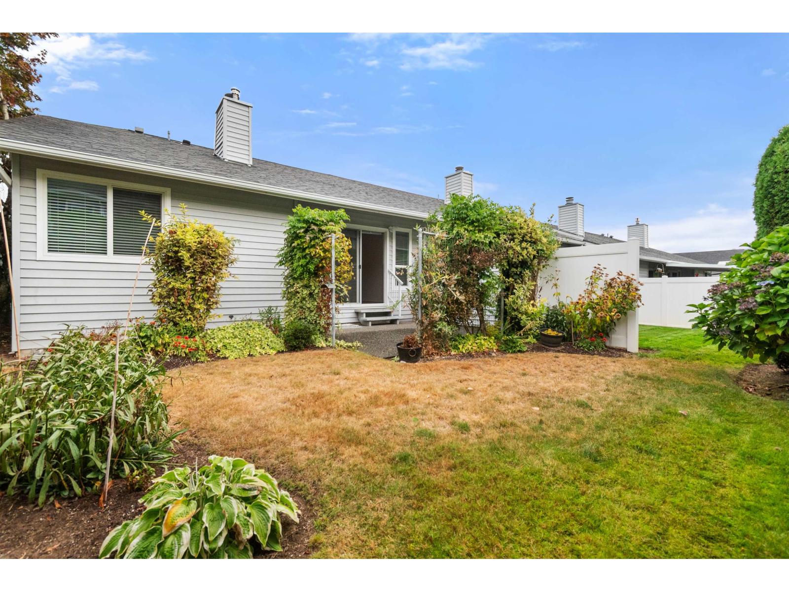 #28 2989 TRAFALGAR Street, Abbotsford, British Columbia, V2S7X9, Abbotsford, British Columbia — photo 4 of 5