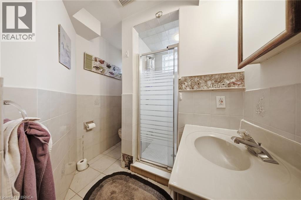 14 FALKLAND Road - Image 25