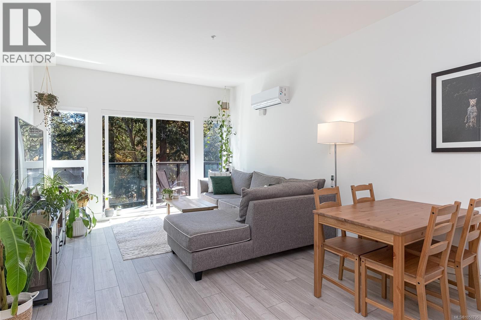 312 991 McKenzie Avenue, Saanich