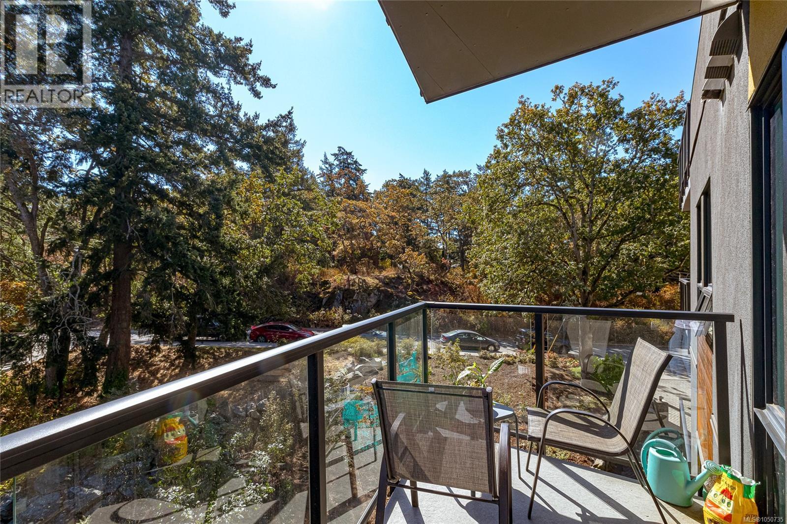 312 991 McKenzie Avenue, Saanich