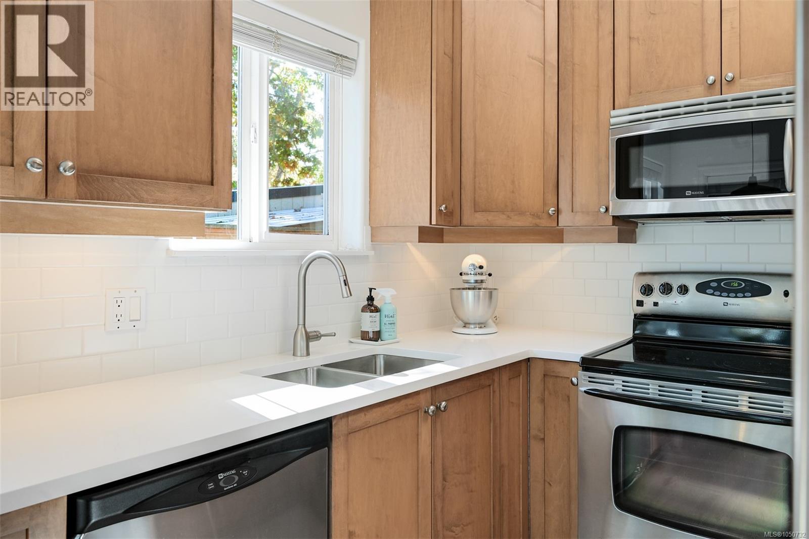  2563 Shelbourne Street, Victoria