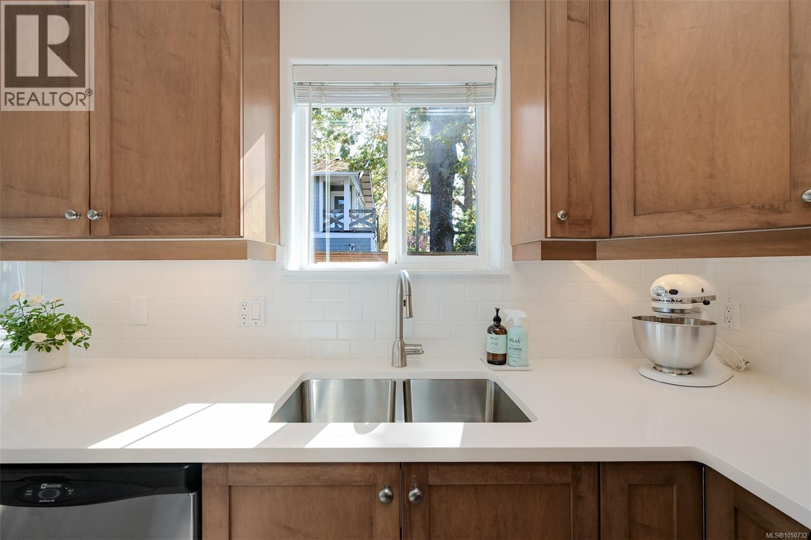  2563 Shelbourne Street, Victoria