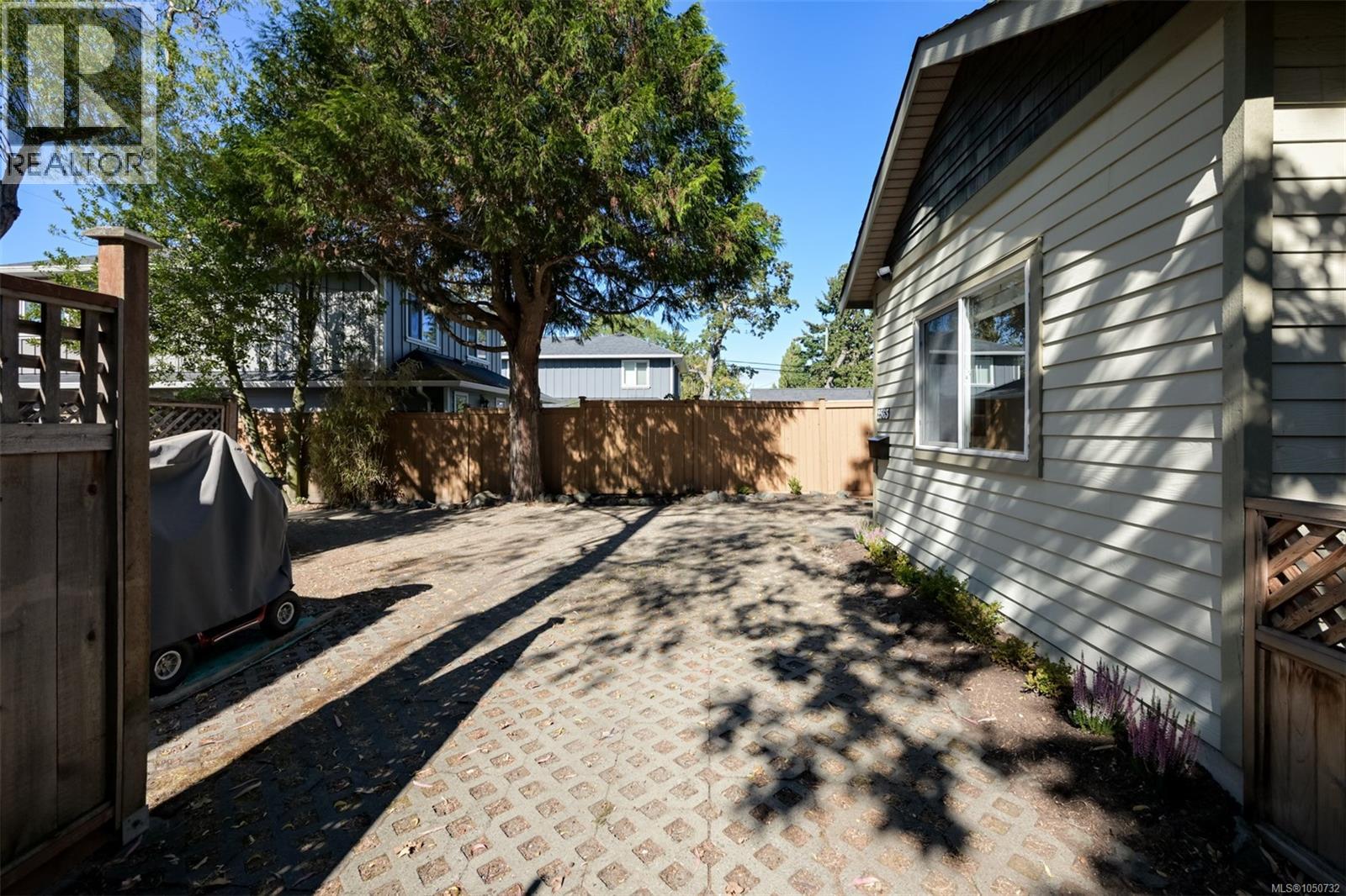  2563 Shelbourne Street, Victoria