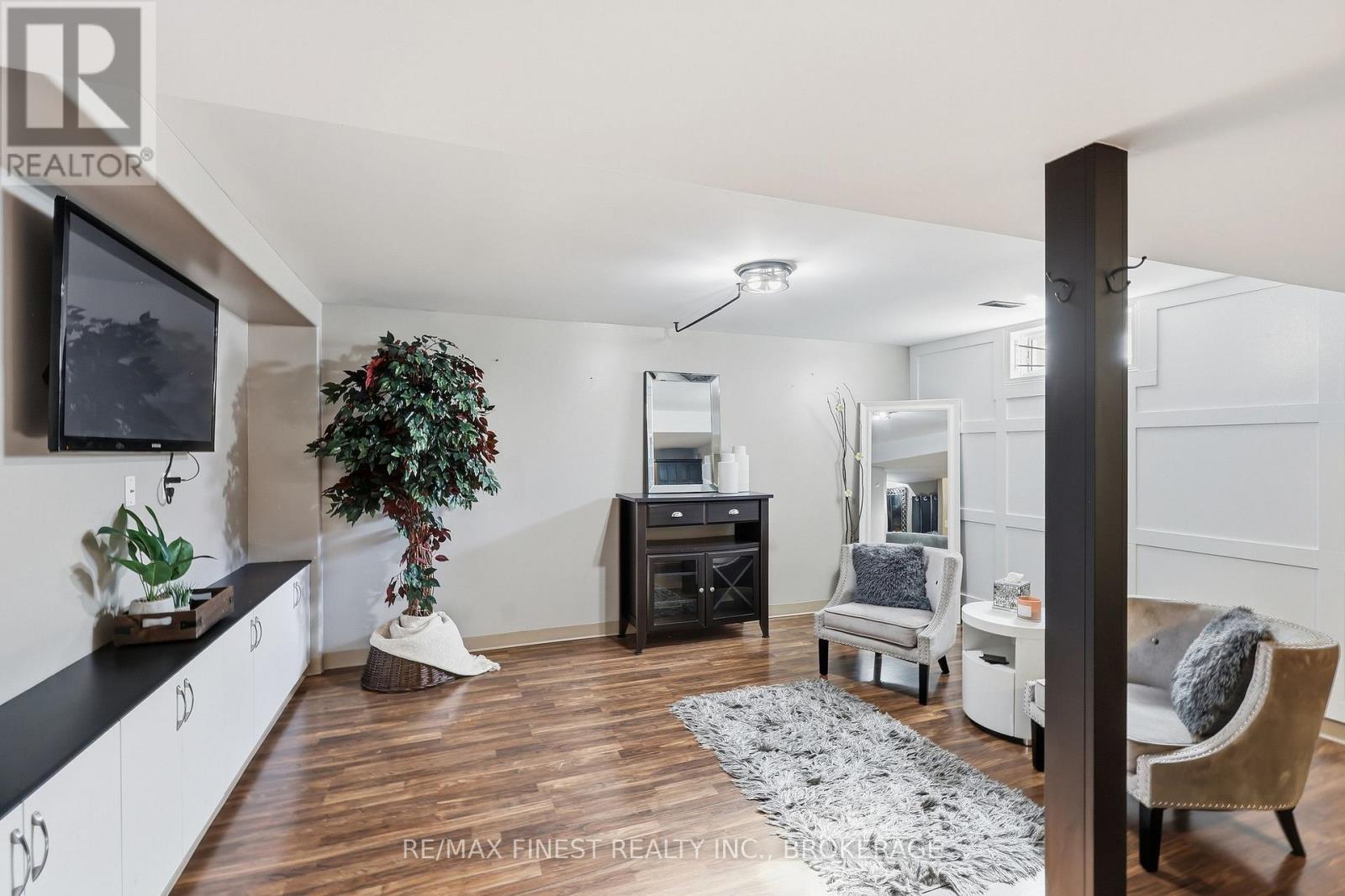 1377 BRACKENWOOD CRESCENT - 34