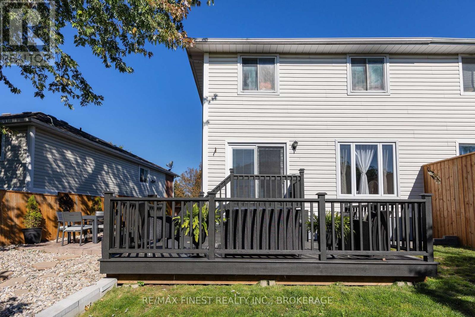 1377 BRACKENWOOD CRESCENT - 41