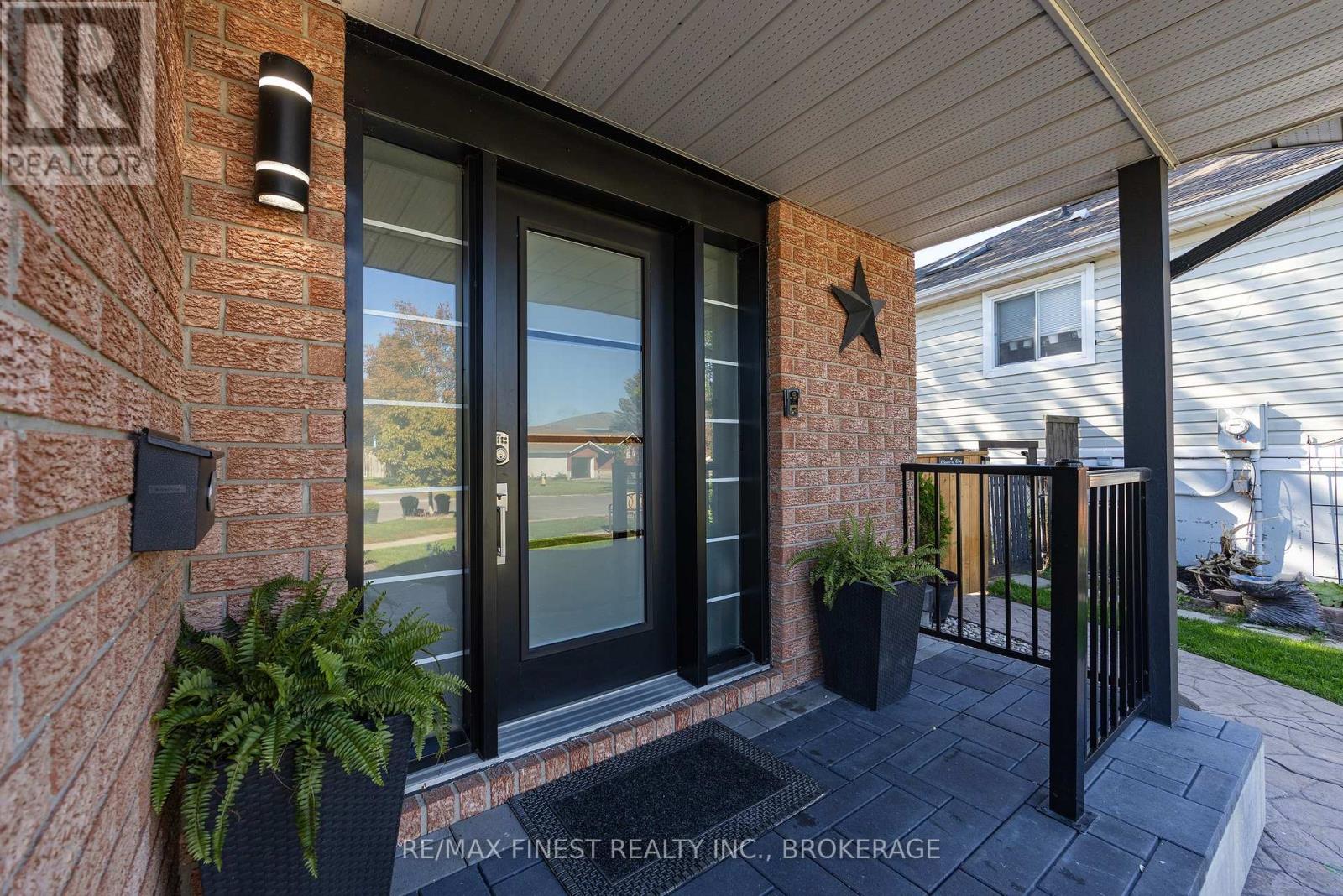 1377 BRACKENWOOD CRESCENT - 6