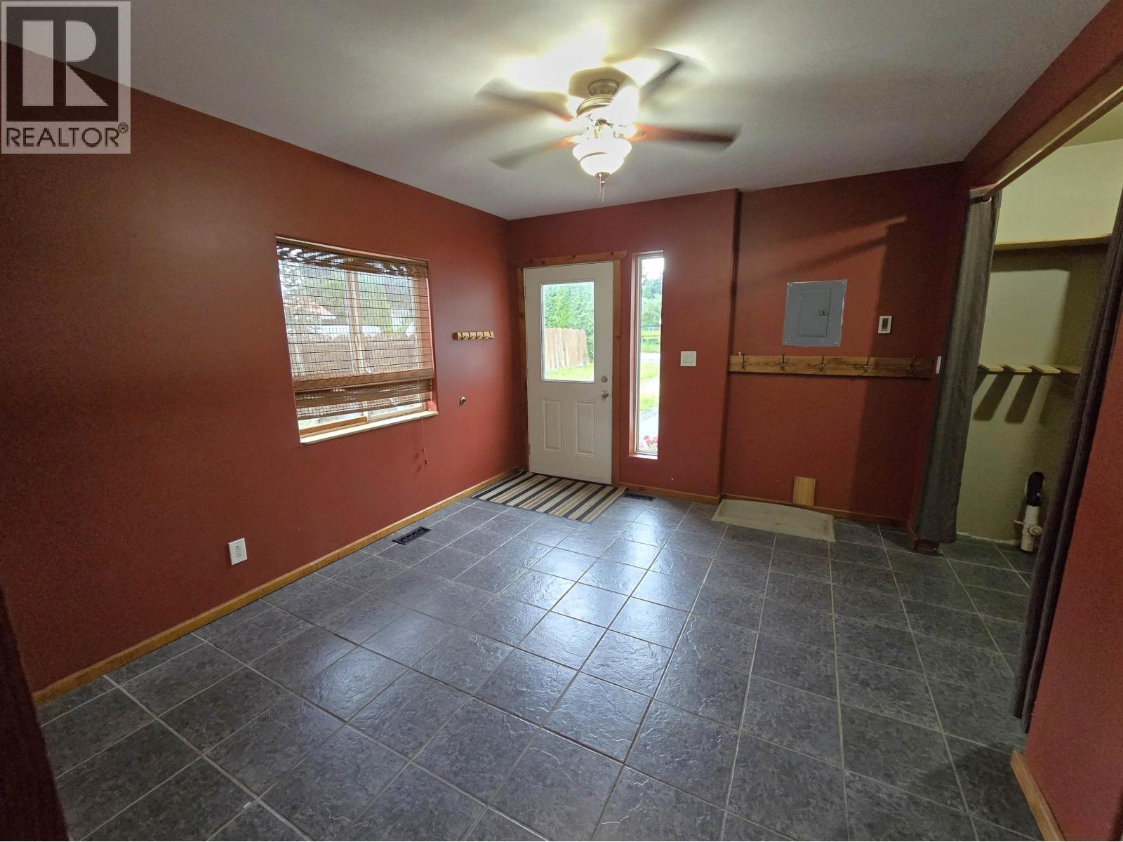 5024 AGAR Avenue, Terrace, British Columbia, V8G1J1, Terrace, British Columbia — photo 4 of 5