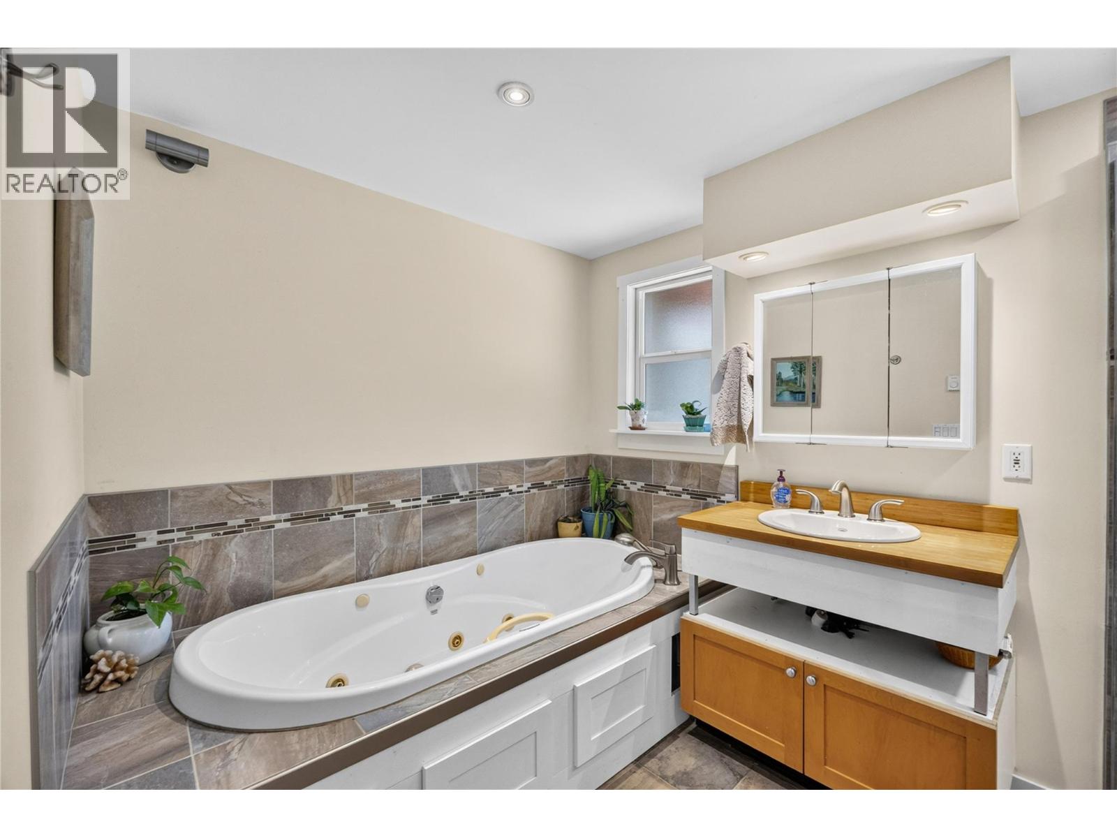199 FARLEIGH LAKE Road, Penticton