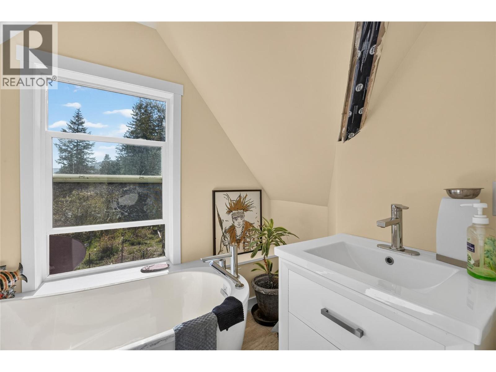 199 FARLEIGH LAKE Road, Penticton