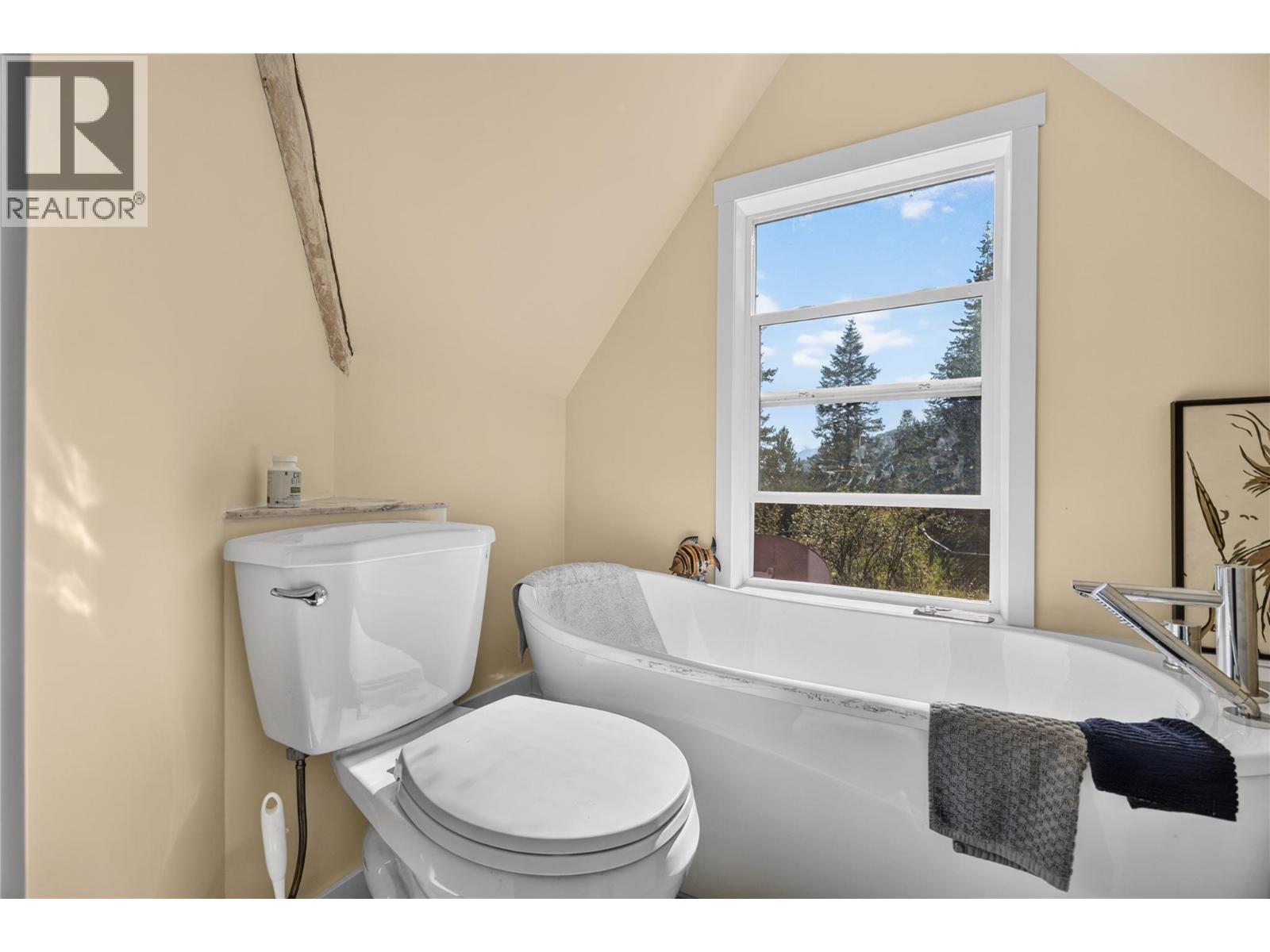 199 FARLEIGH LAKE Road, Penticton