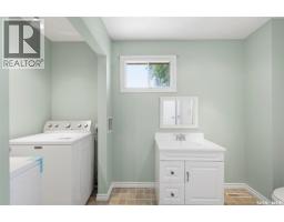 Family room - 704 Mcpherson Avenue, Saskatoon, SK S7N0X8 Photo 13