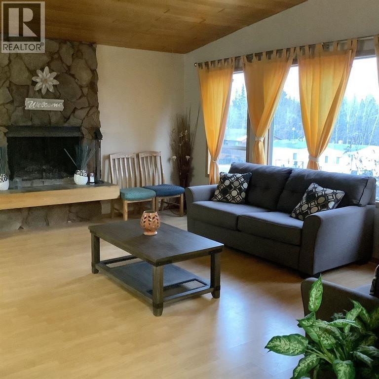 5731 GAIRDNER CRESCENT - 3