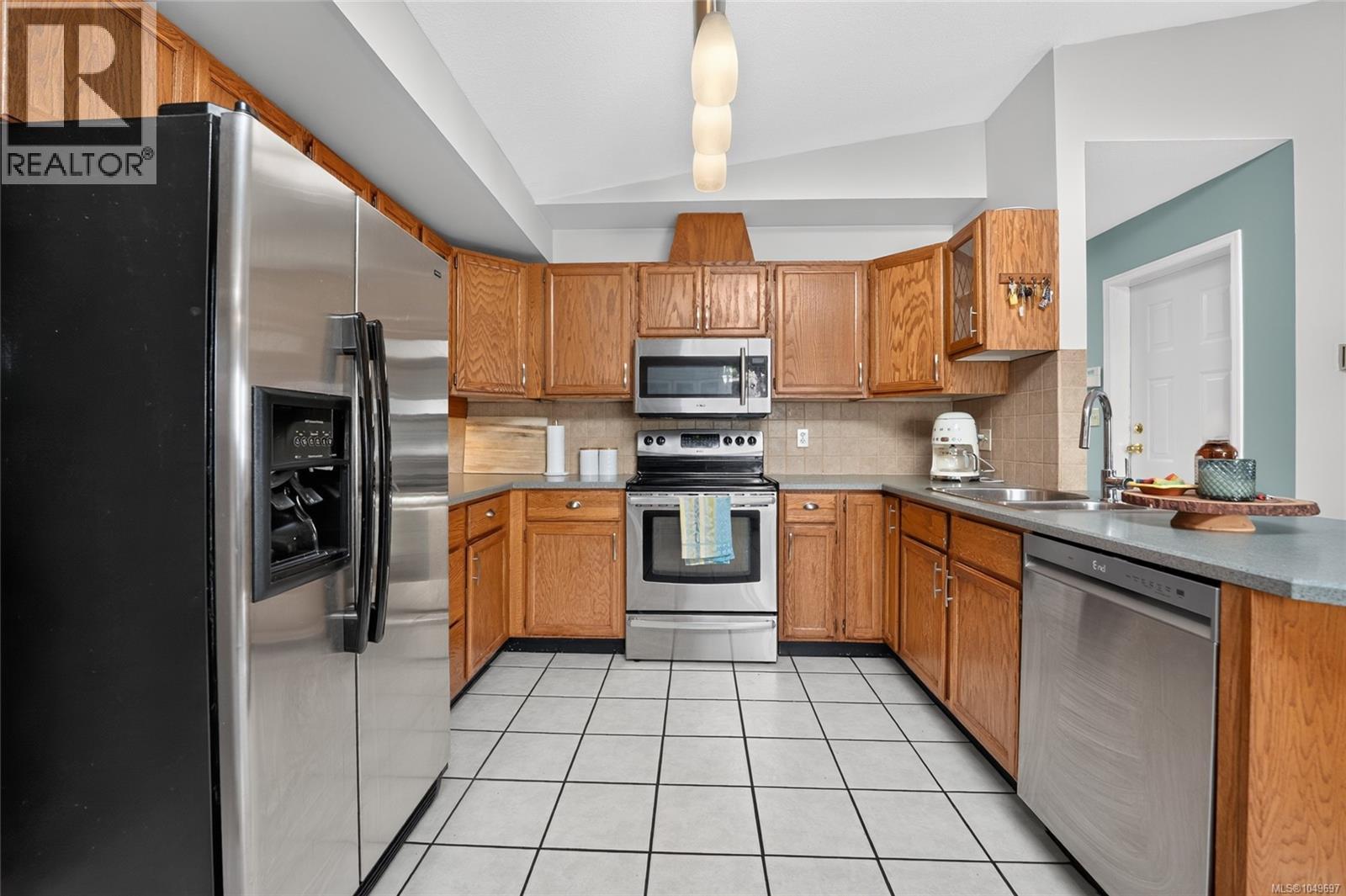 3560 Falcon Dr - Image 16