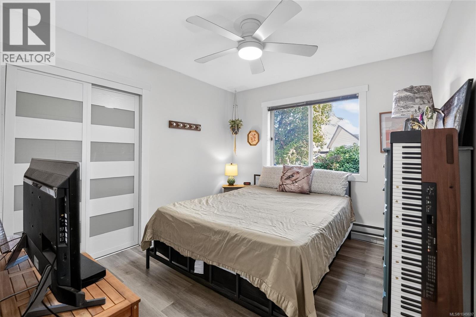 3560 Falcon Dr - 28