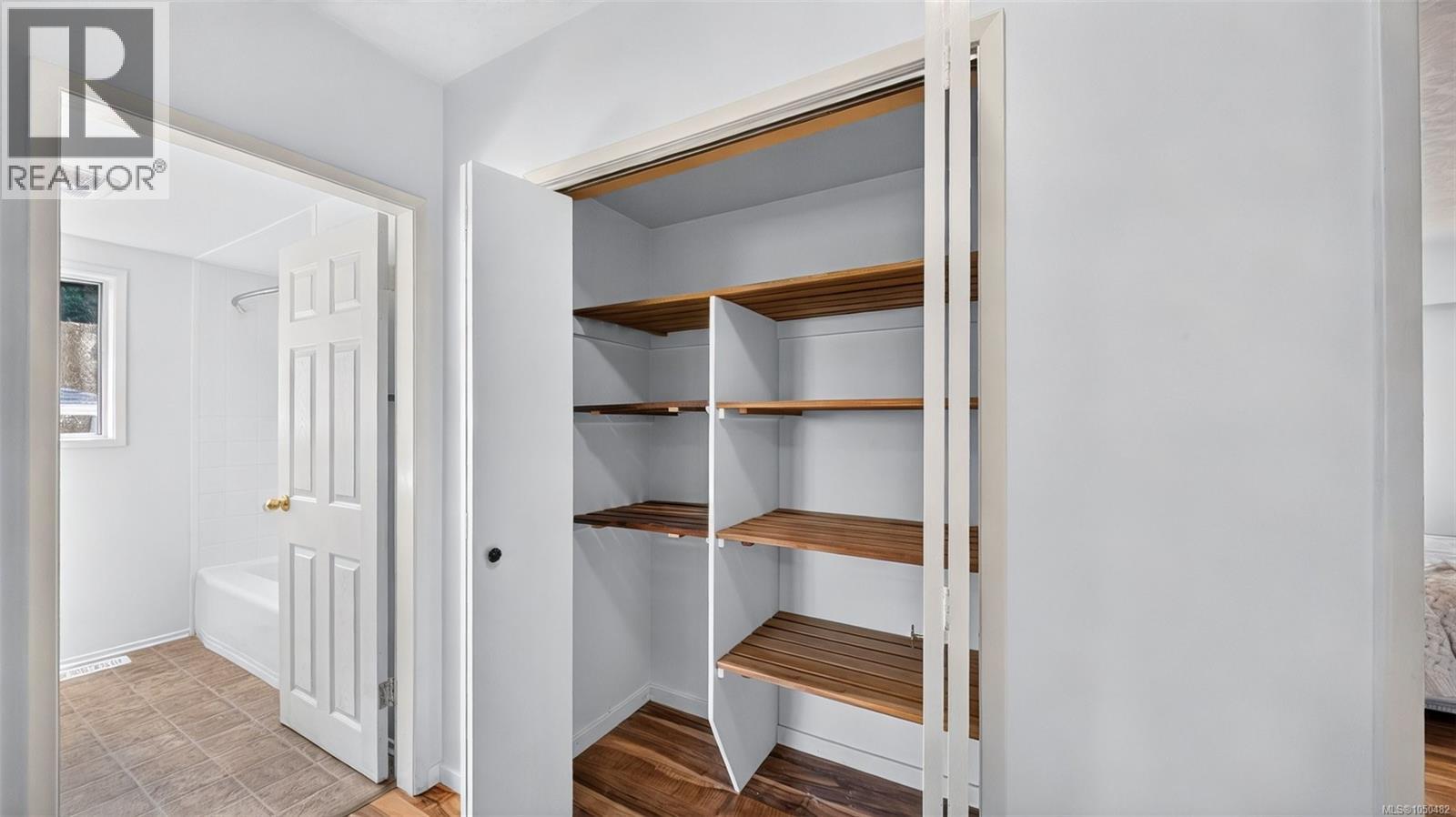  1857 Hillcrest Avenue, Saanich