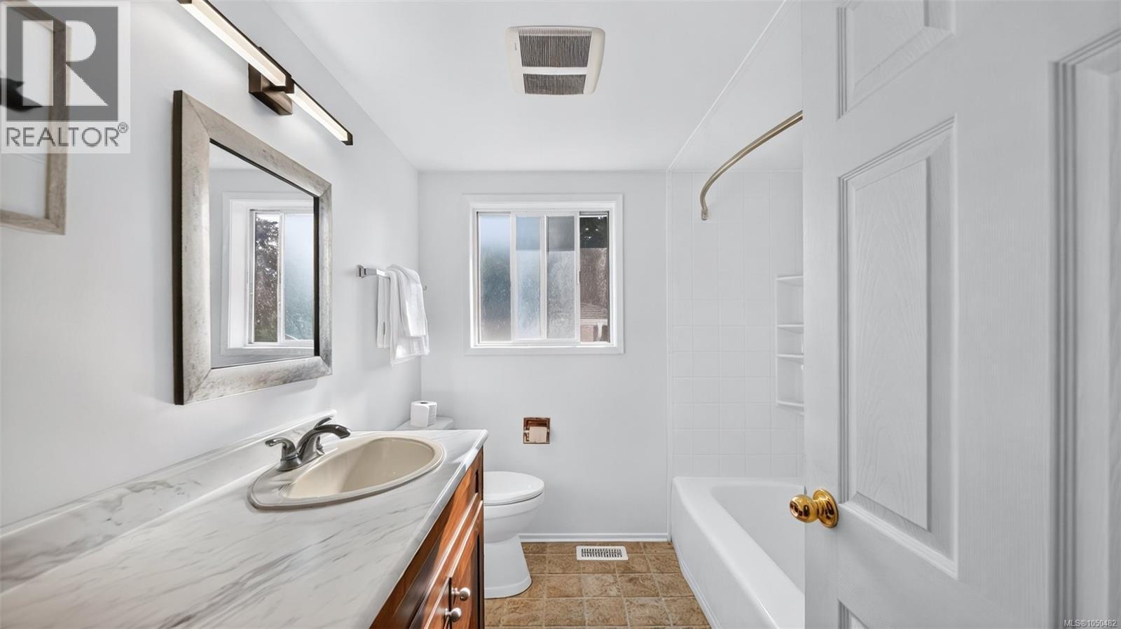  1857 Hillcrest Avenue, Saanich