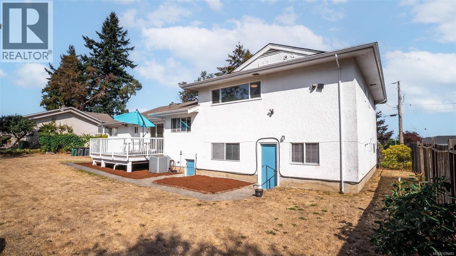  1857 Hillcrest Avenue, Saanich